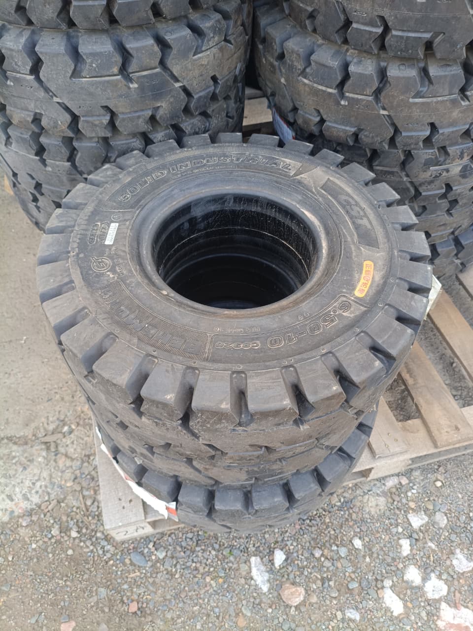 Автошина 6.50-10 с камерой и флиппером Heli (зад)