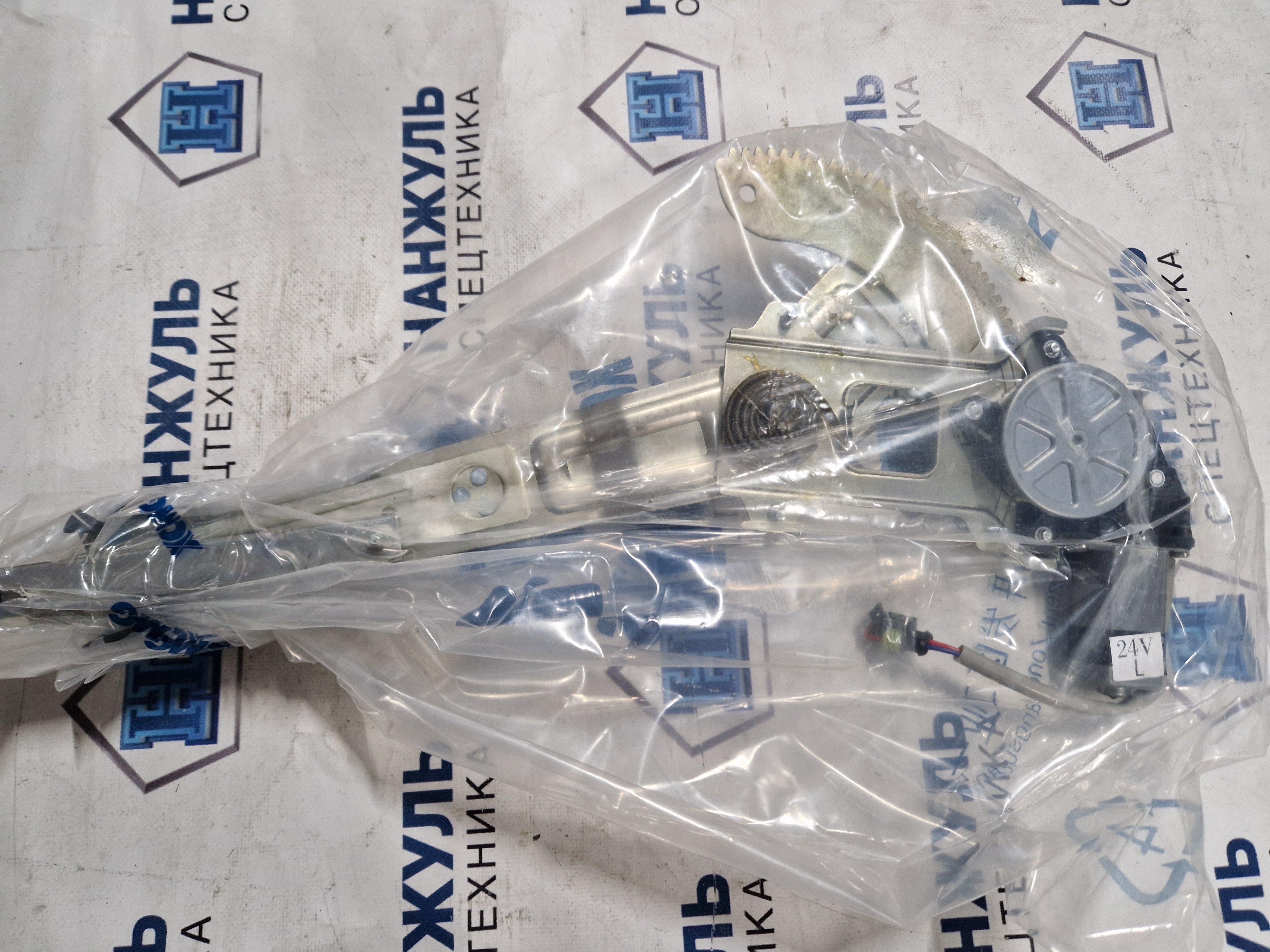 Механизм подъема стекла левой двери в сборе XCT25L