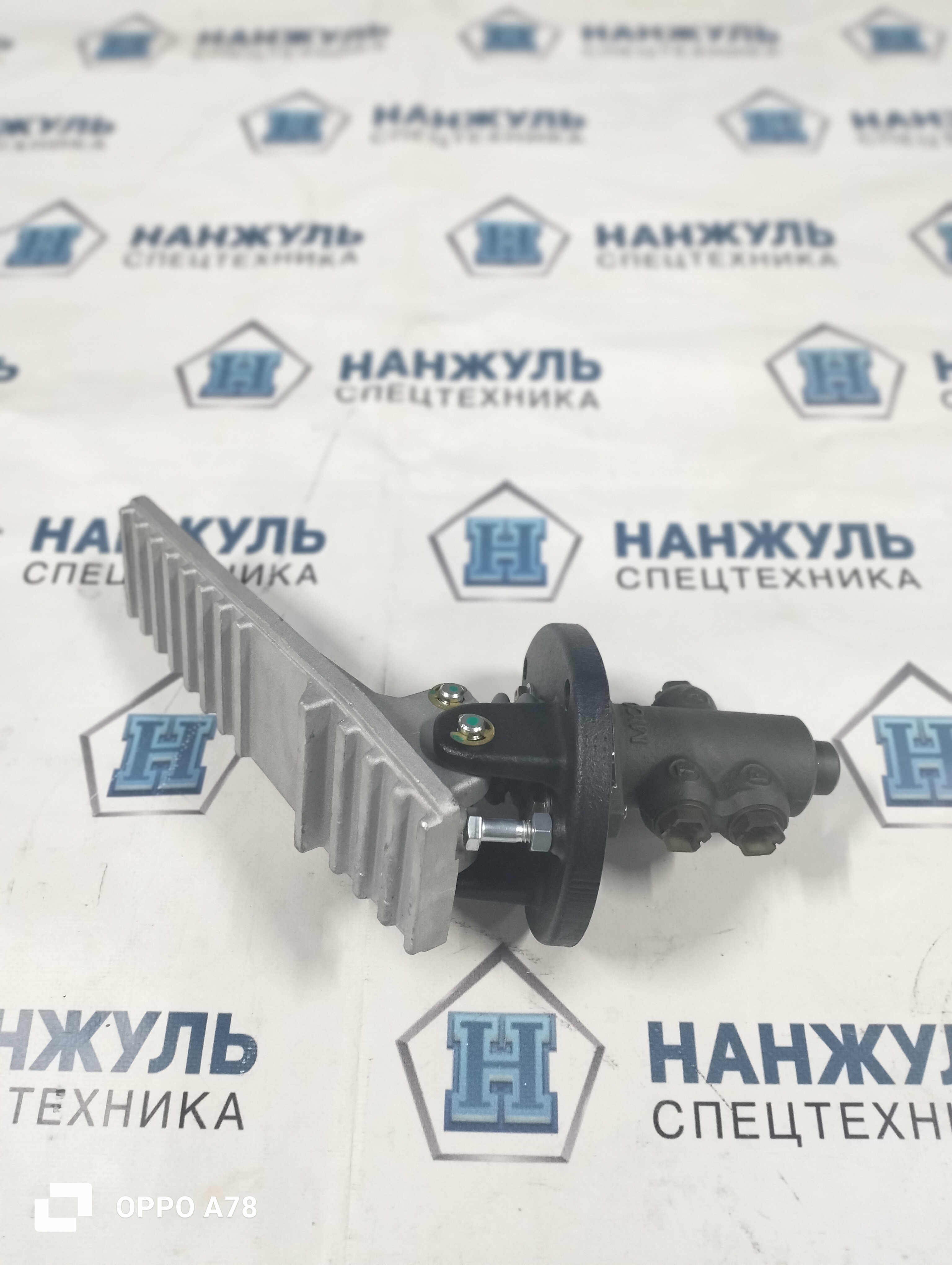 Педаль тормоза GR165