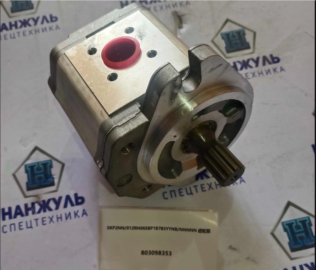 Насос шестеренчатый вибрационной системы XMR403 (CN)