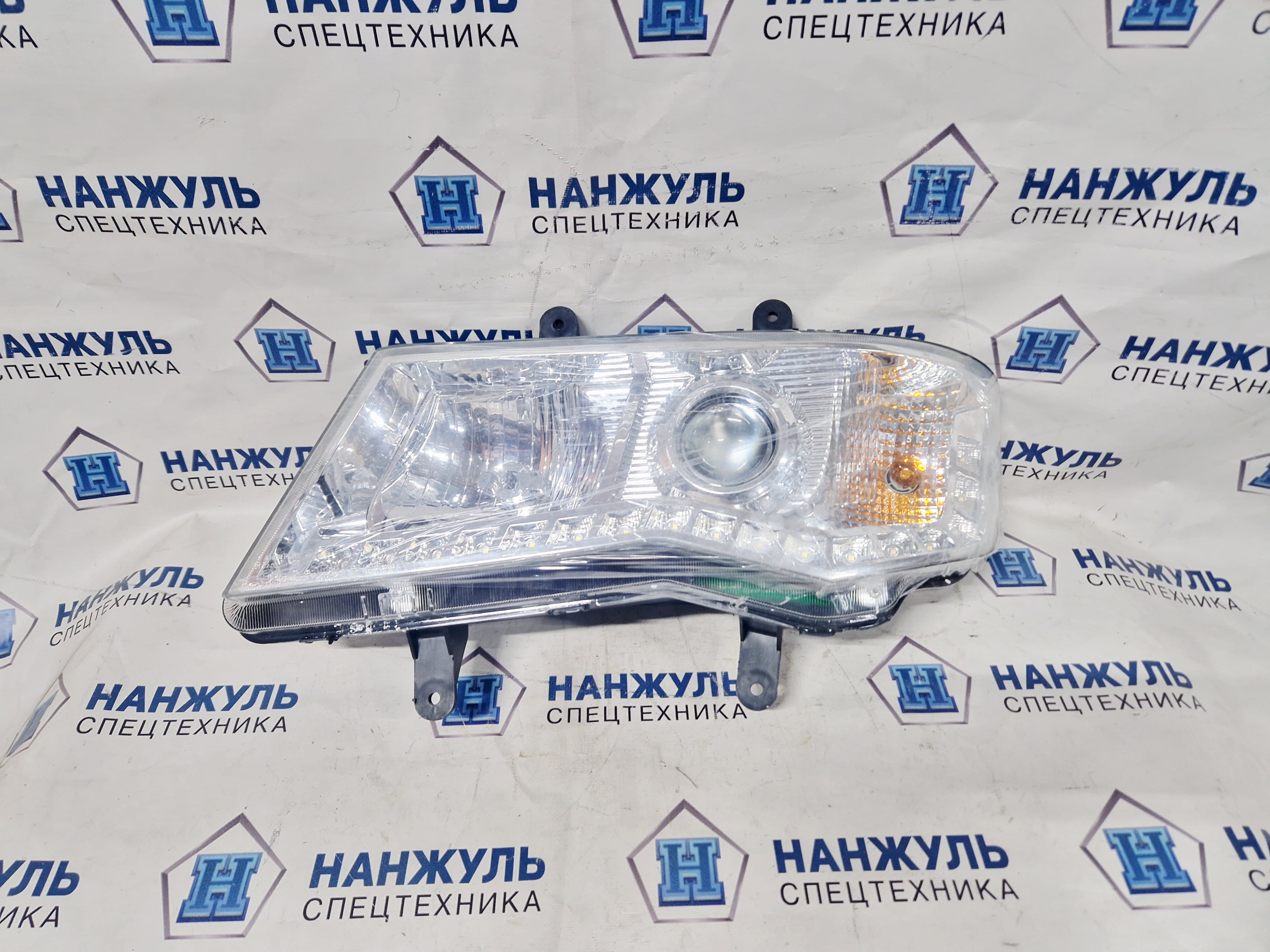 Фара передня левая XCT30_S, XCA100_S, XCA100_S, XCT25