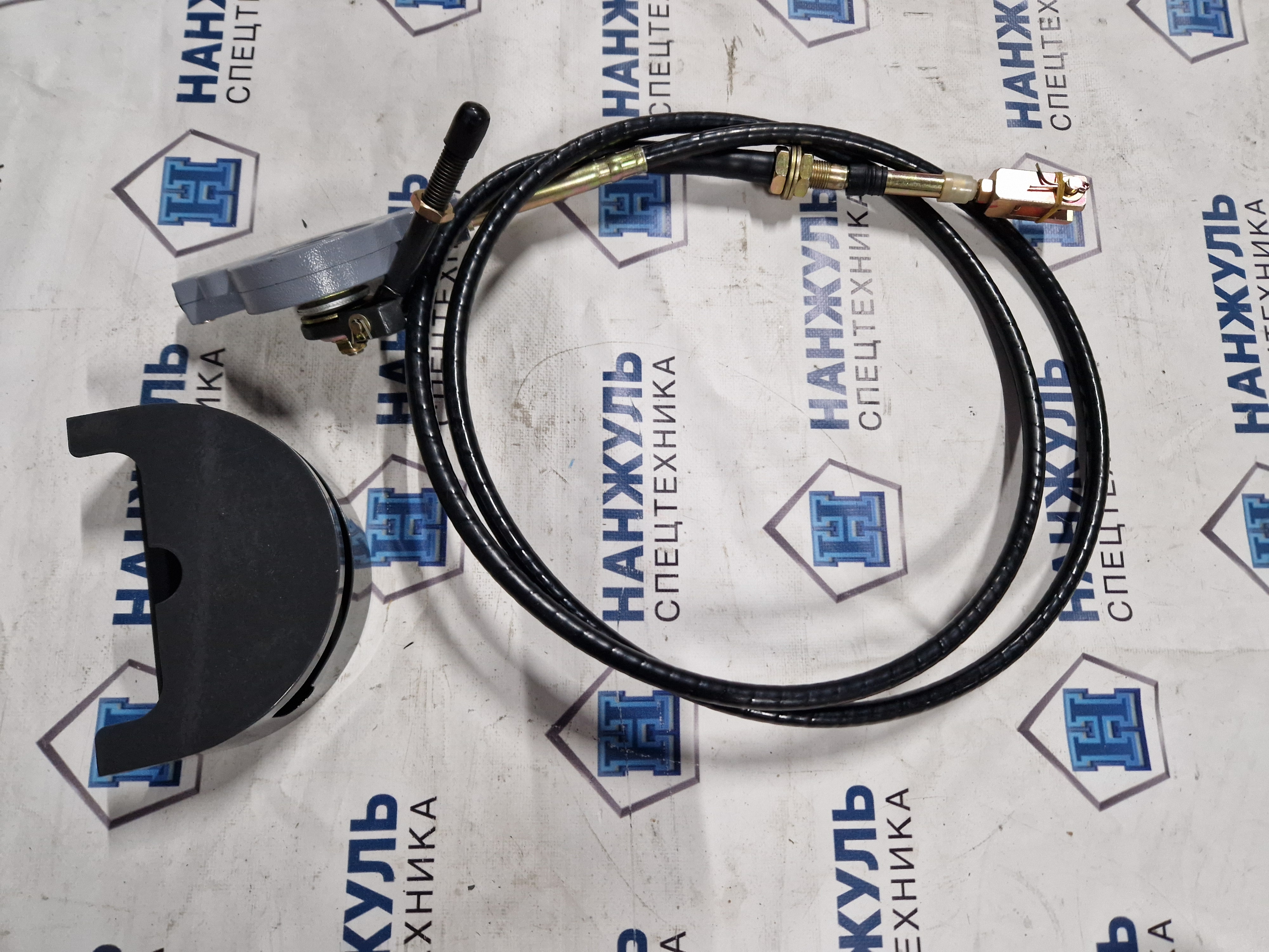 Трос ручного тормоза XCT25L