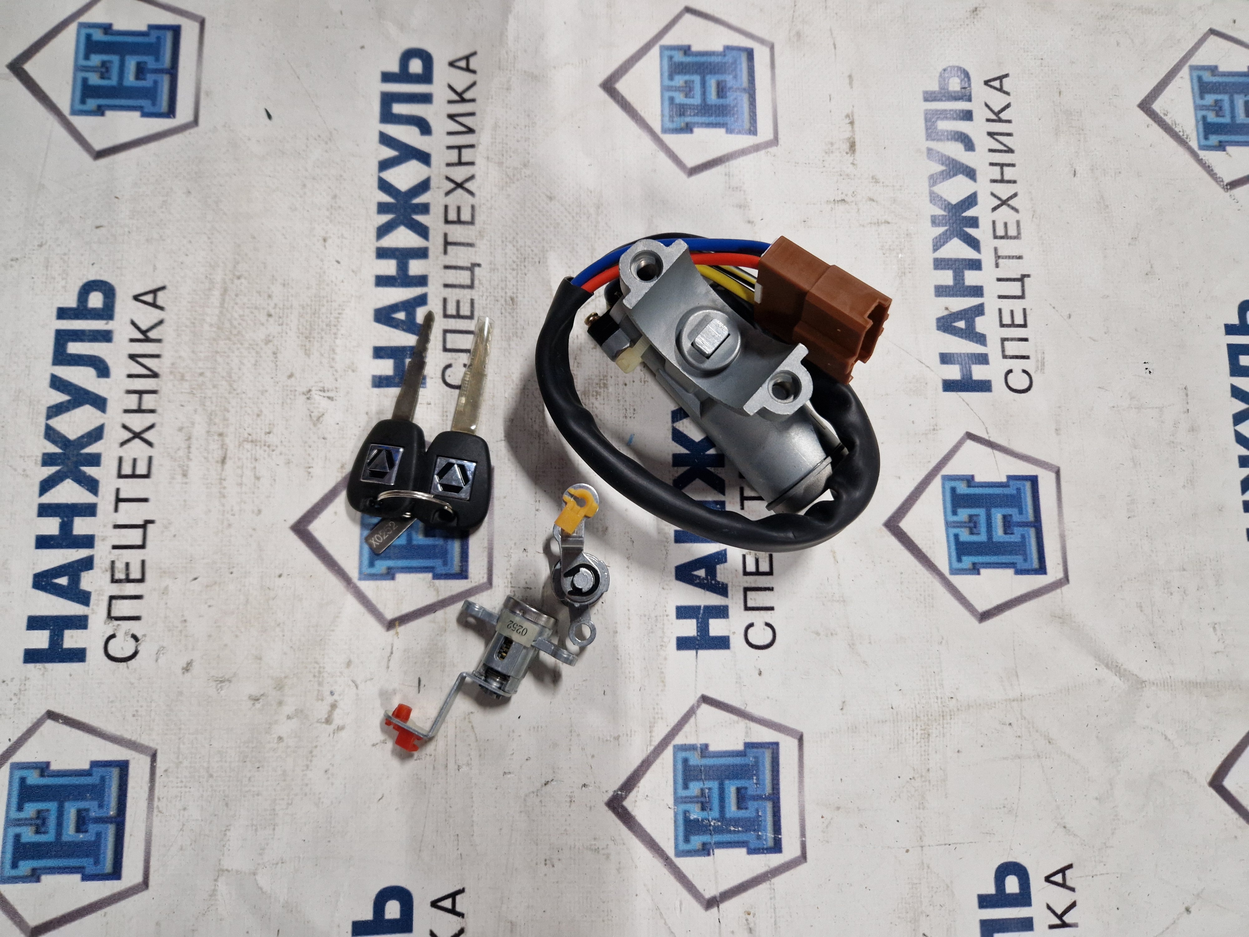 Замок зажигания в сборе XCT25