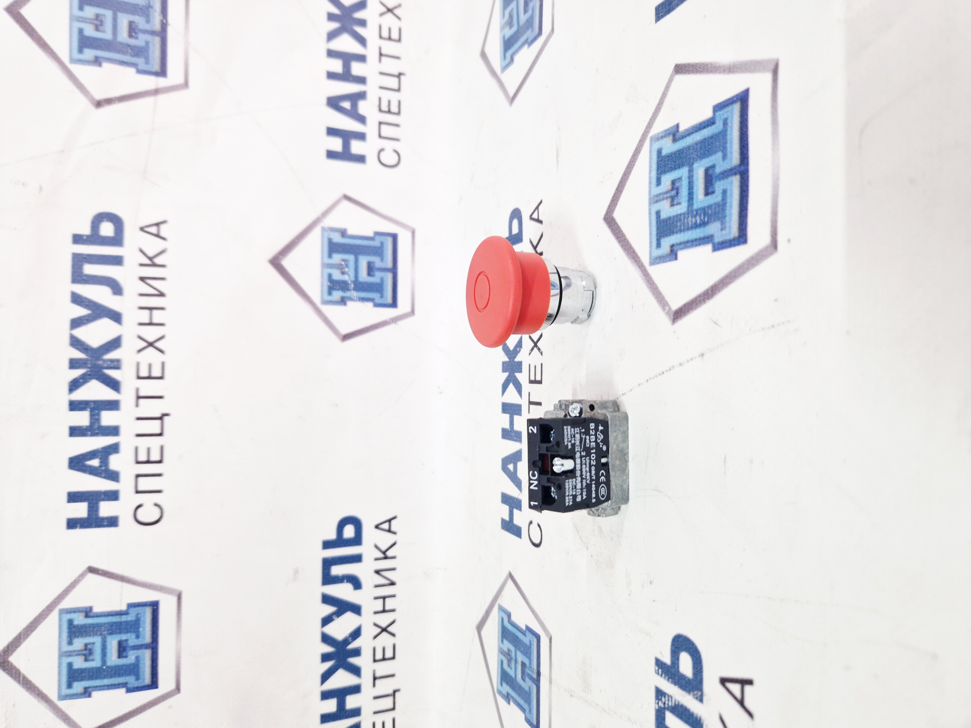 Выключатель аварийный XS163