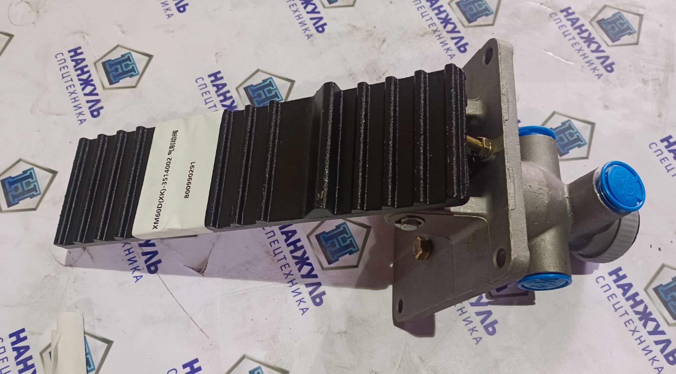 Педаль тормоза XM60D(XK)-3514002 XC958