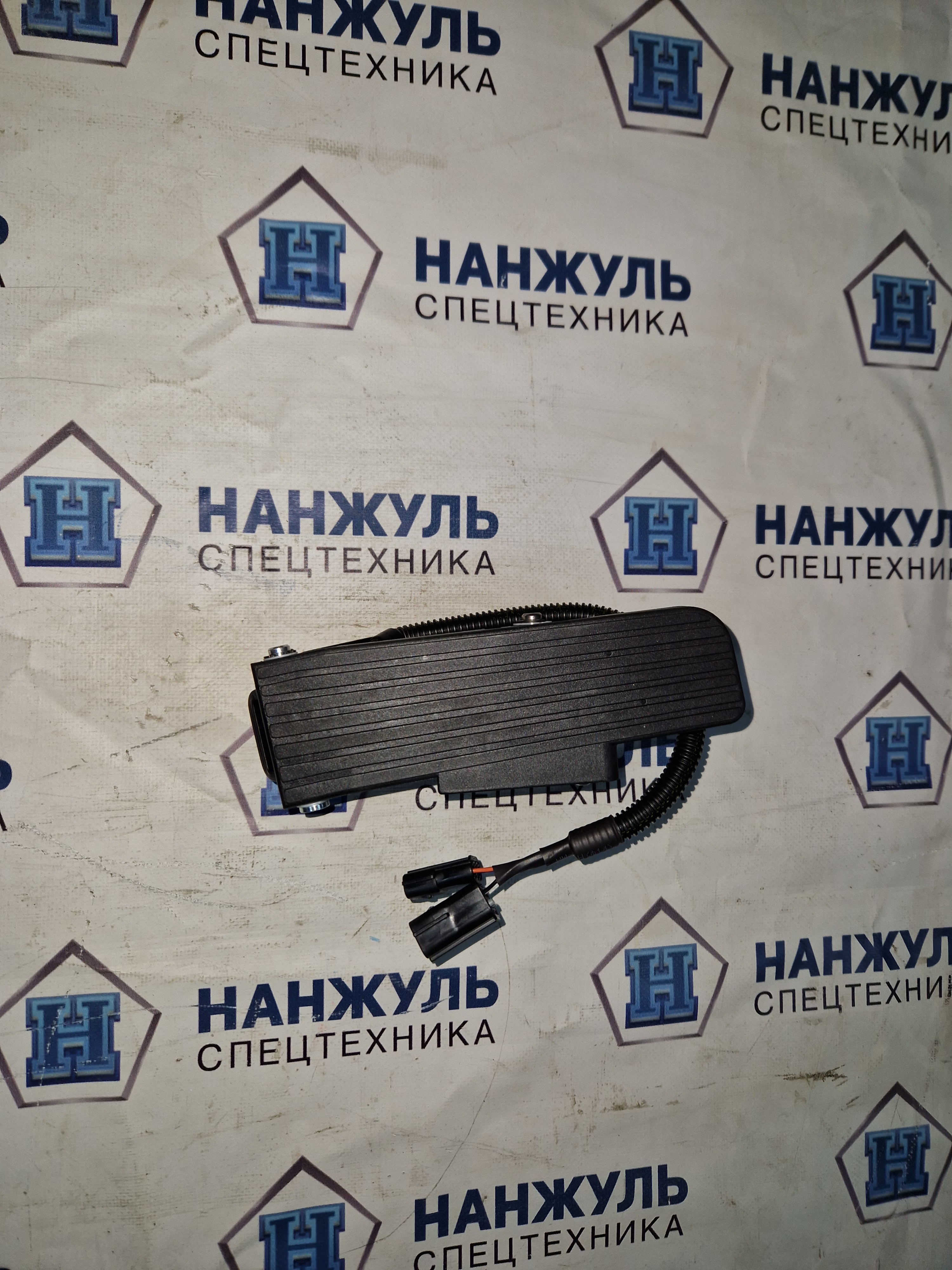 Педаль газа водителя XCT25L4