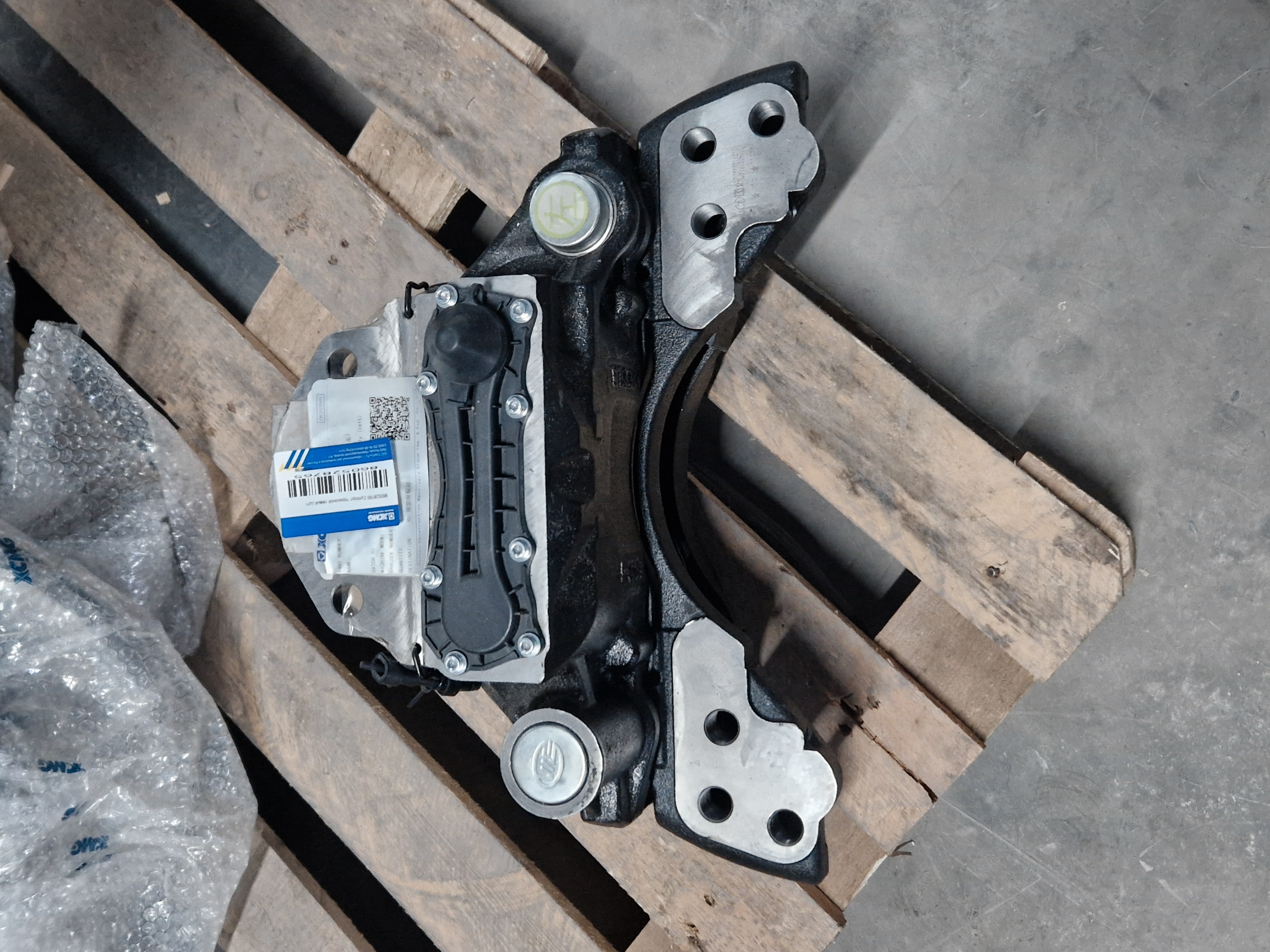 Суппорт тормозной левый XCT25