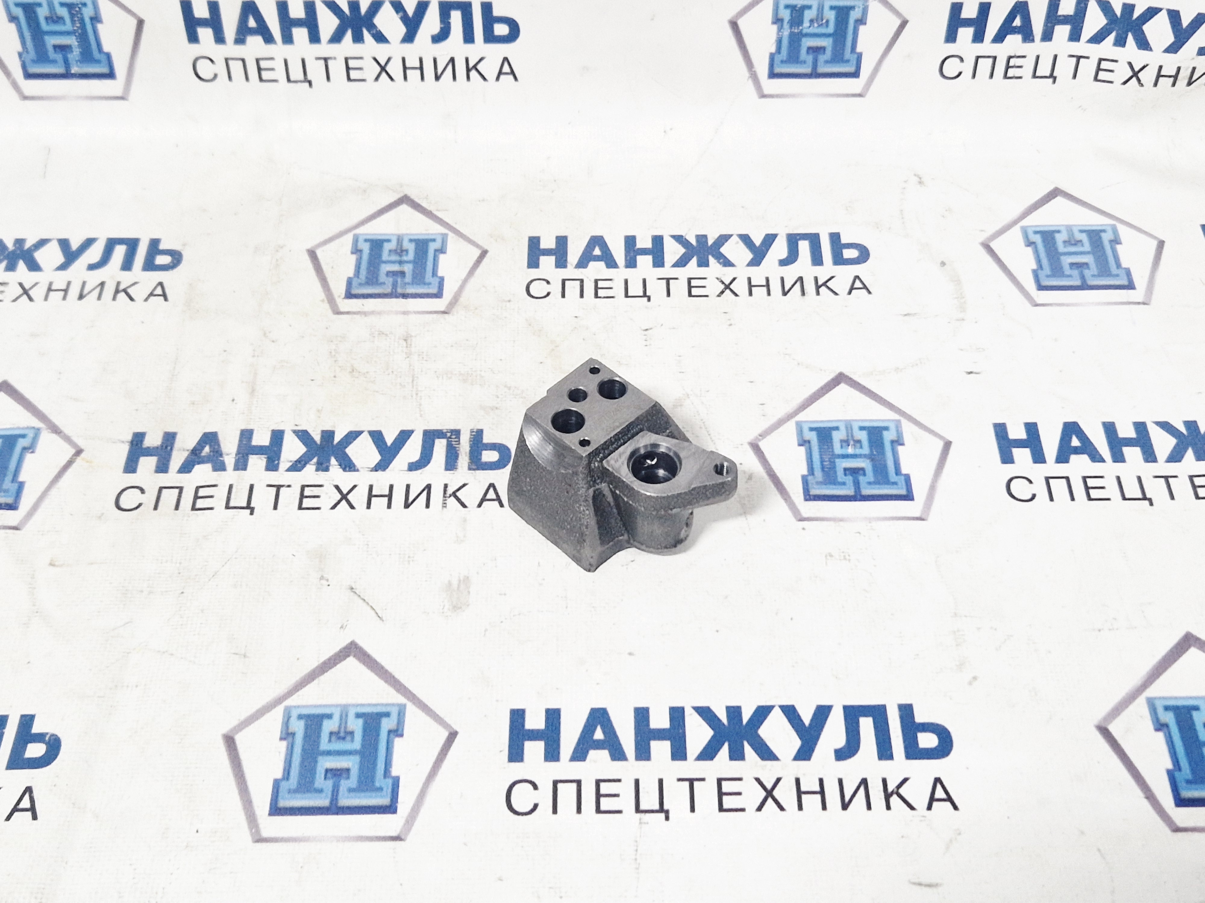 Кронштейн электомагнитного клапана(сборка оси коромысел) WP13 (QD)
