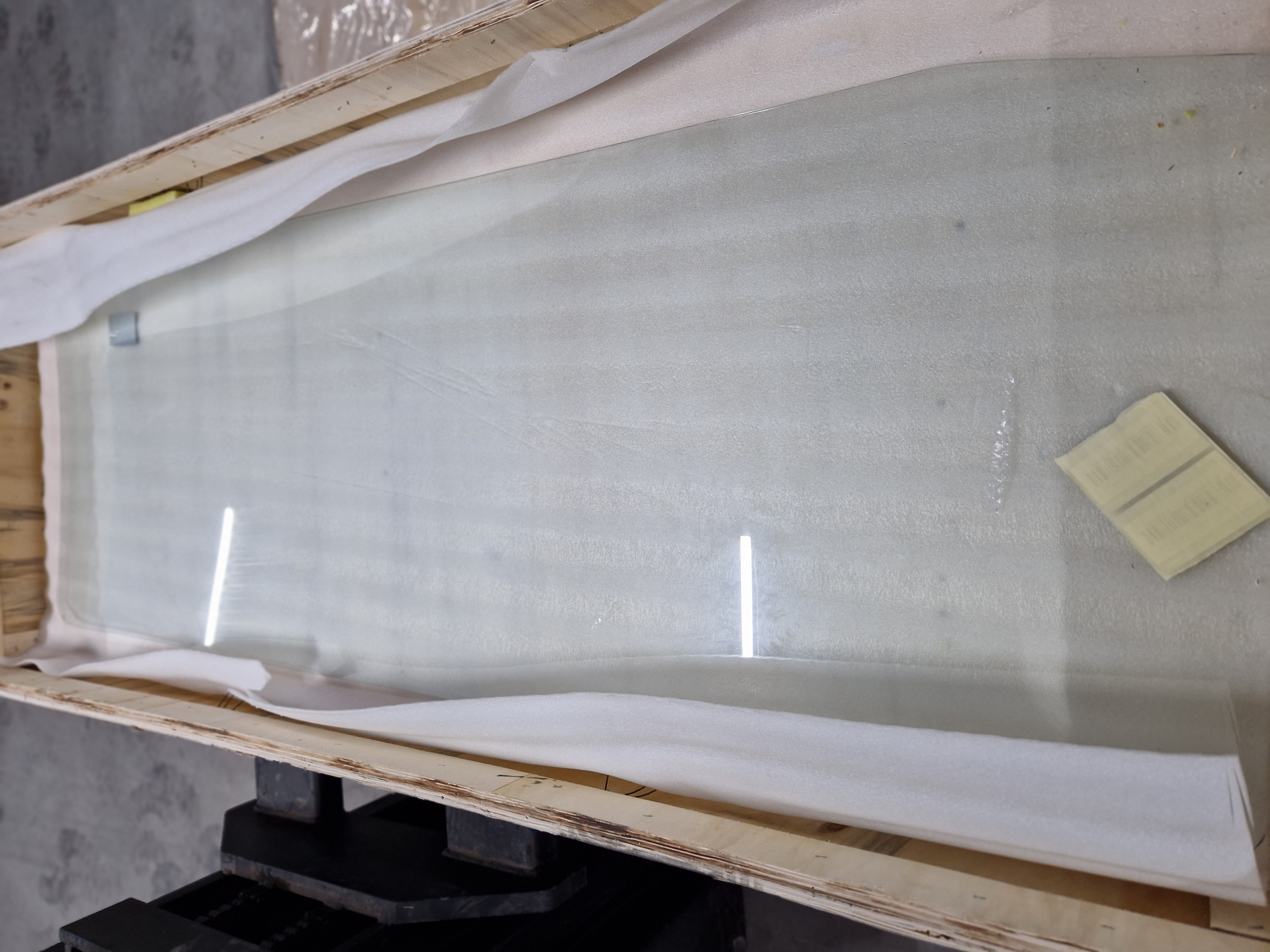 Стекло кабины переднее XCT25