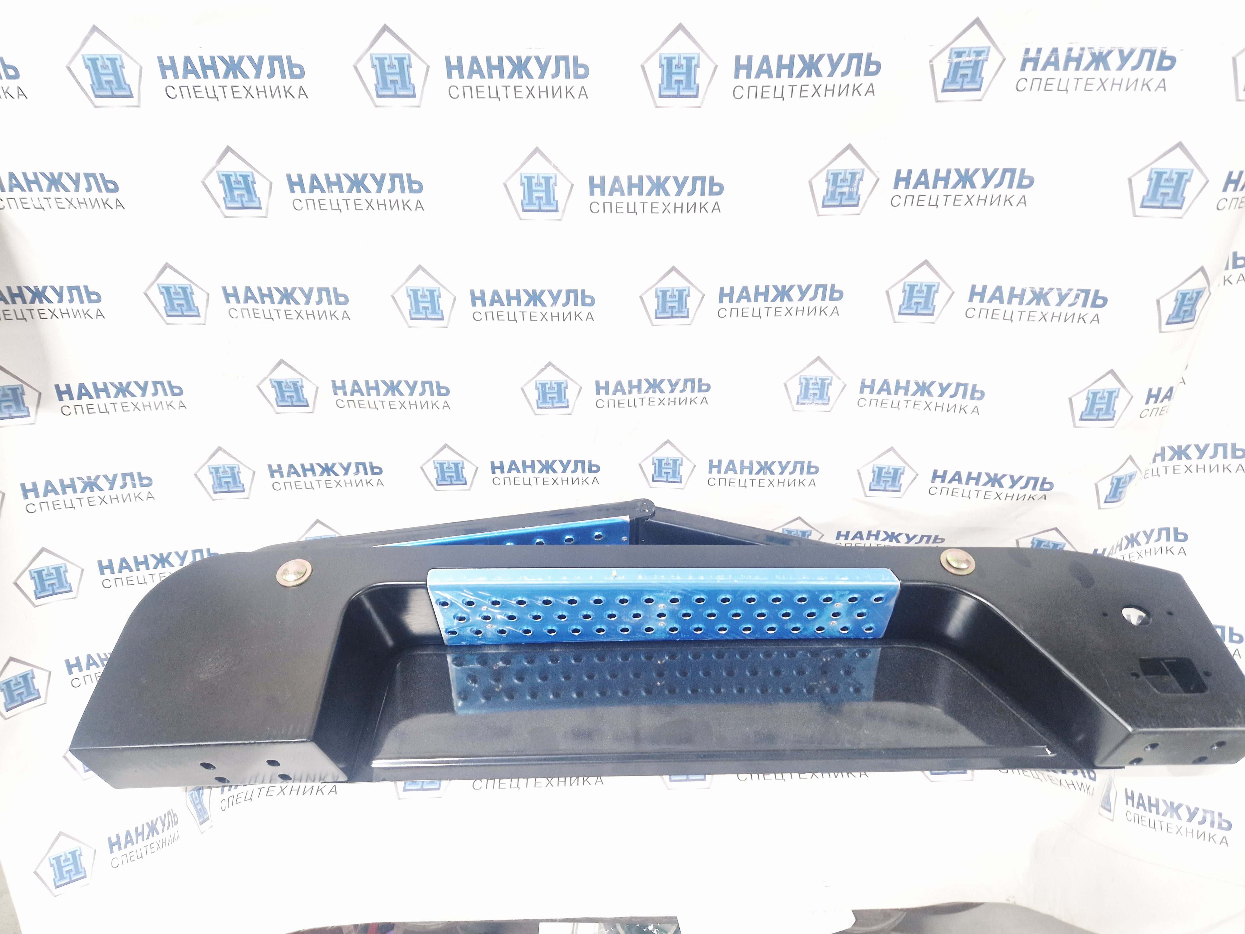 Ступенька кабины левая XCT25