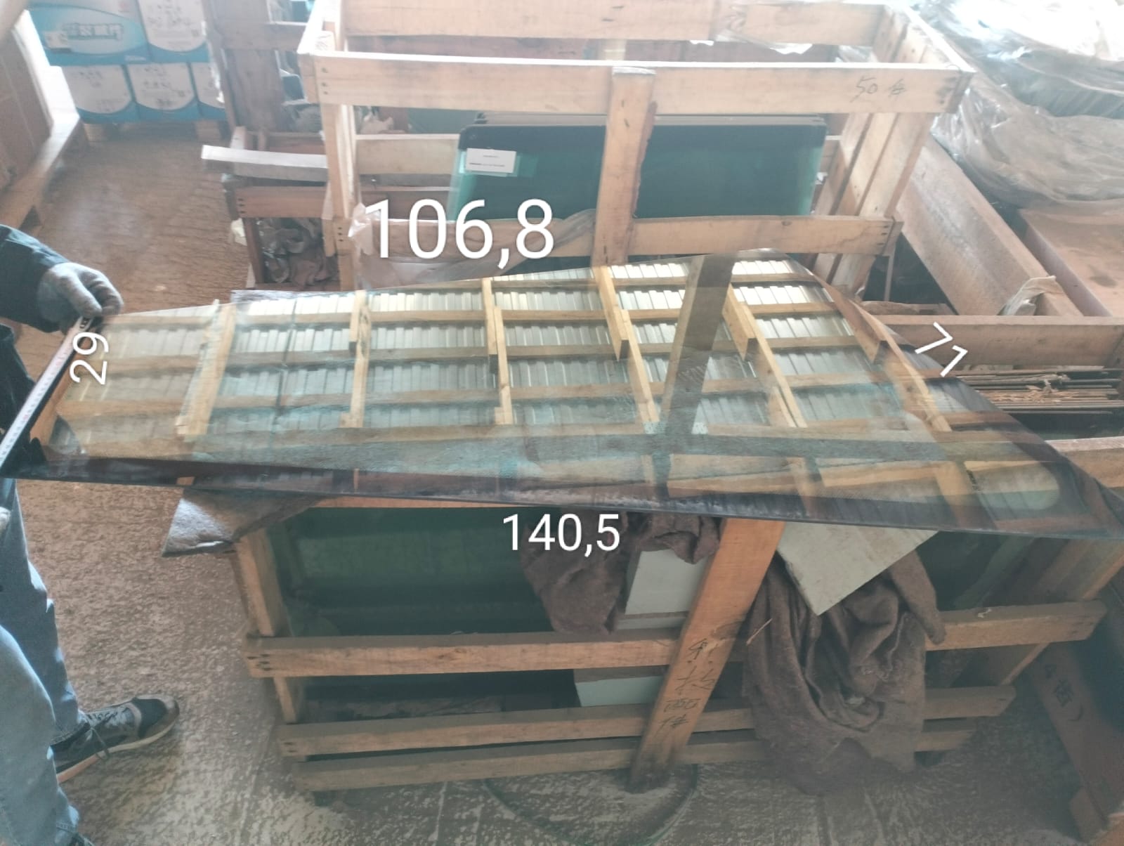 Стекло лобовое правое (нового образца) 300FN
