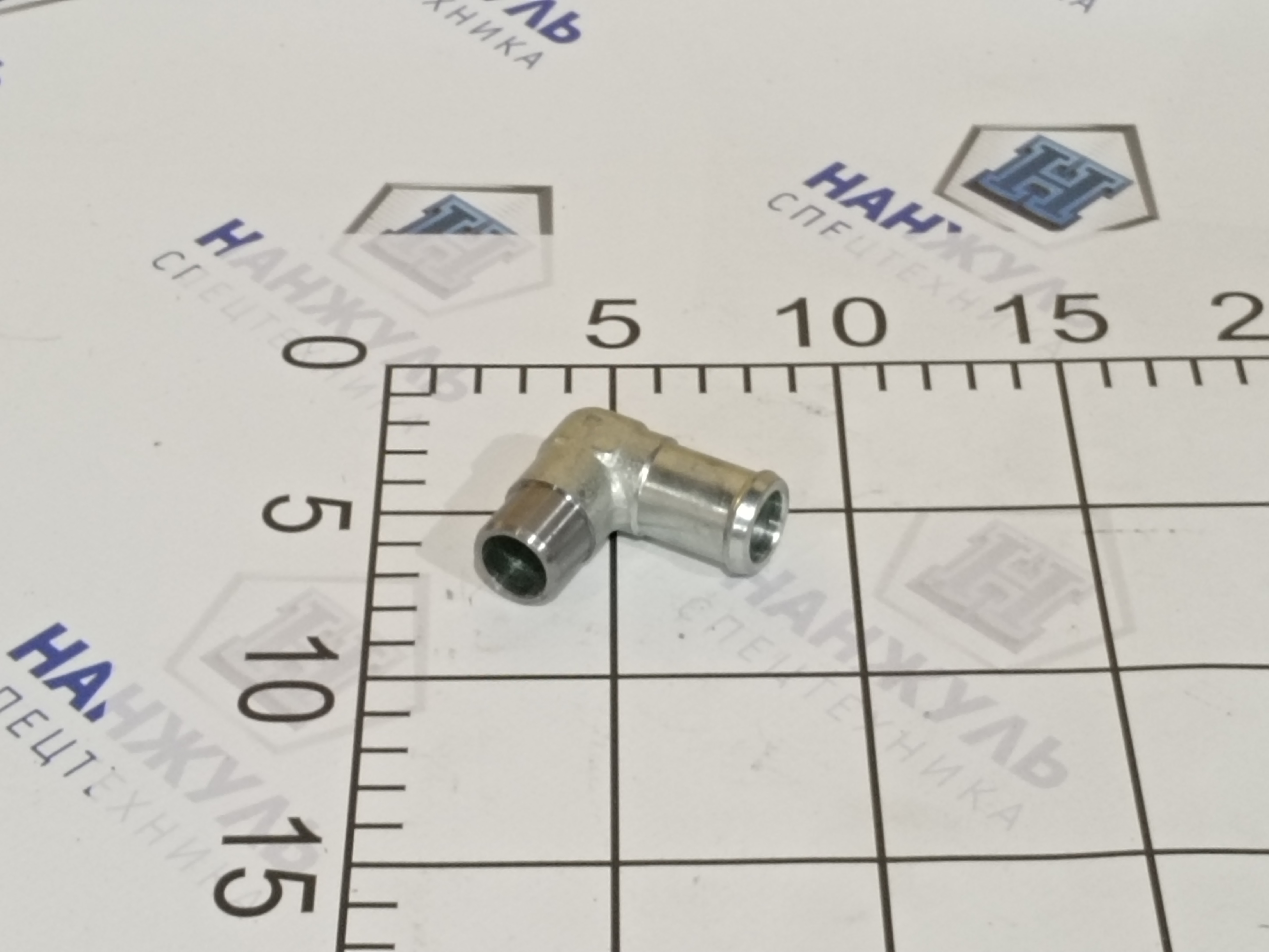 Штуцер водяного насоса (соединитель магистрали системы охлаждения) (QD)