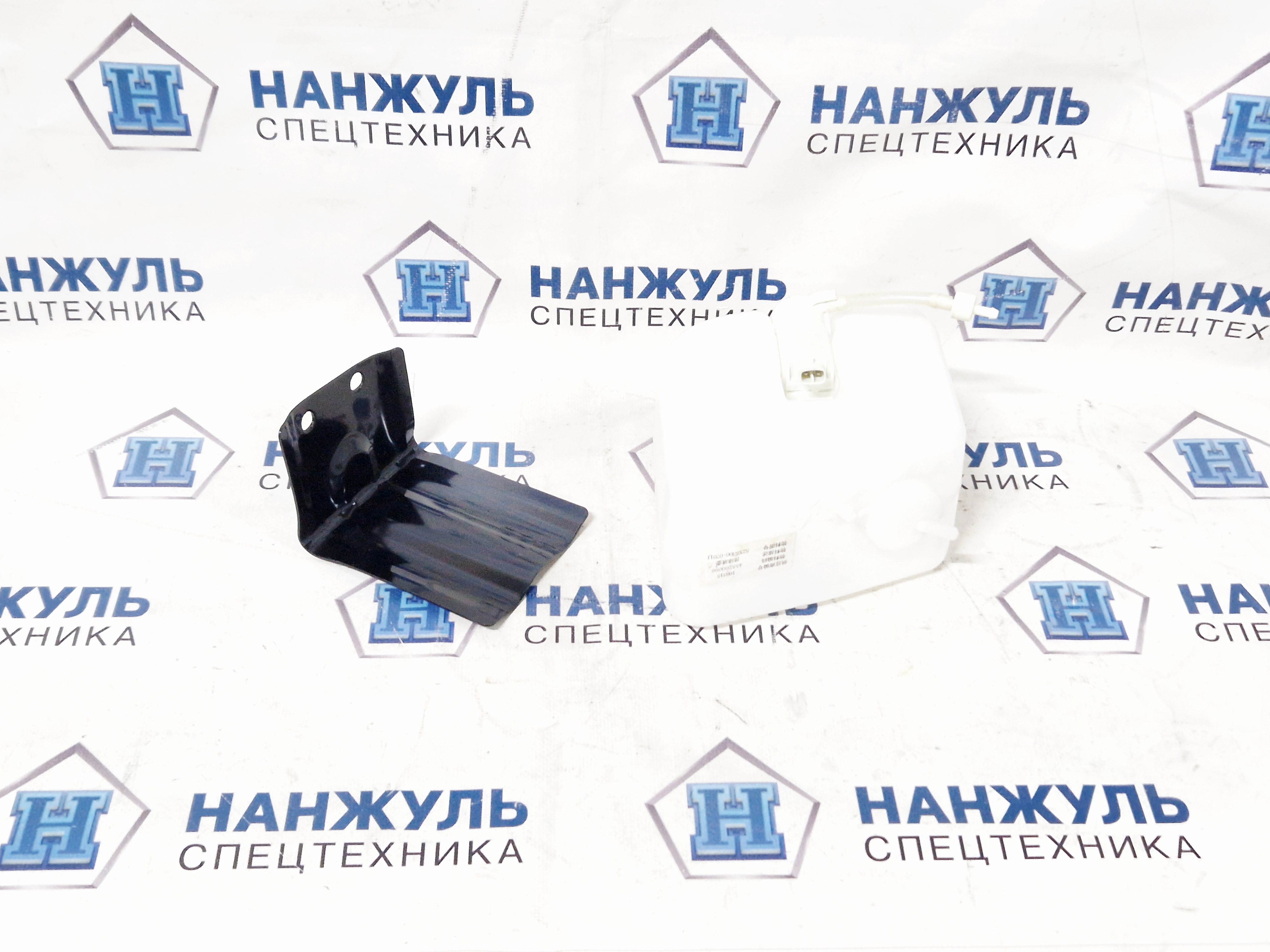 Бачок омывателя кабины водителя XCT25