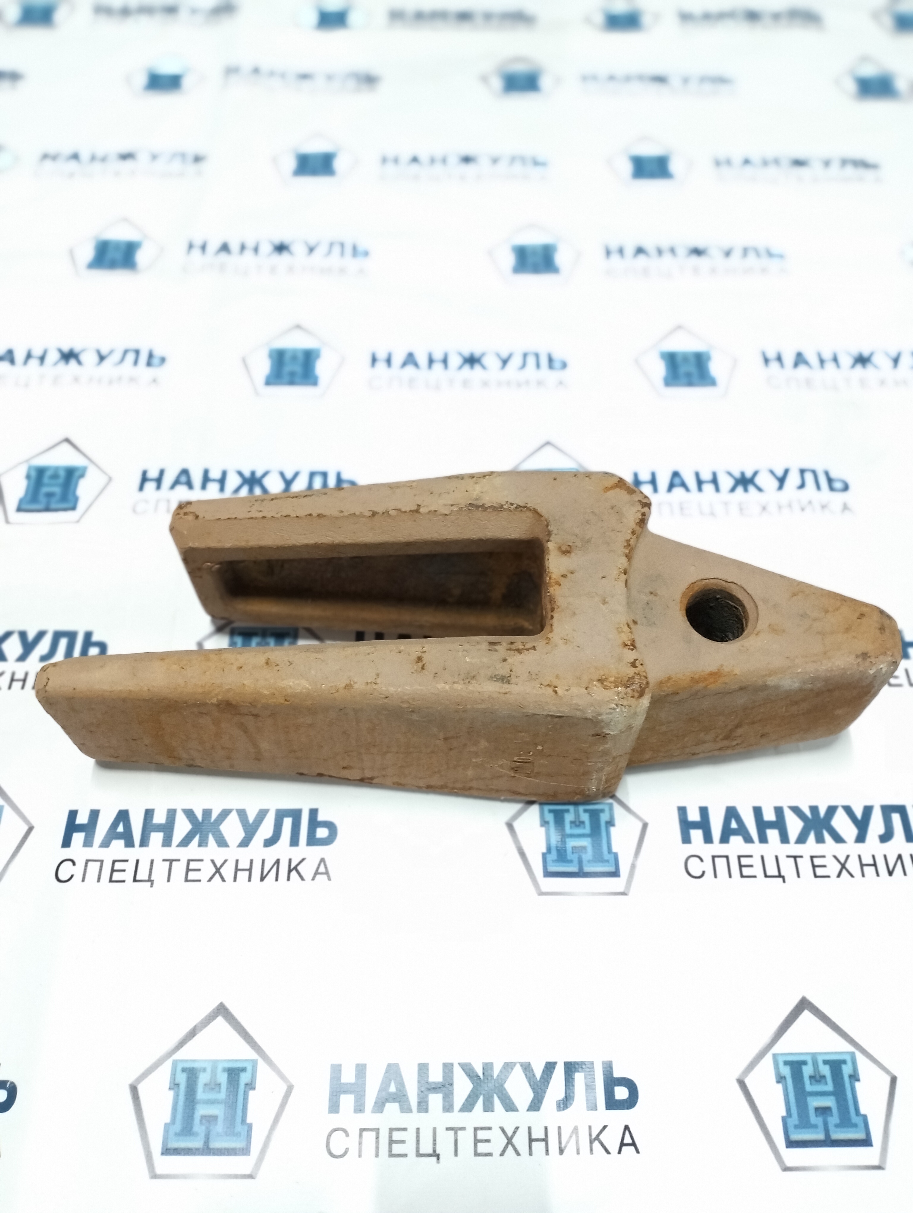 Адаптер коронки ковша XE335C